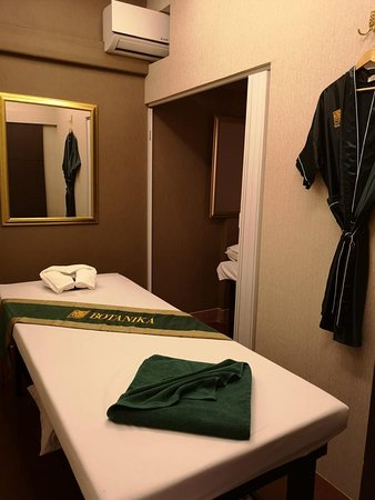 andrea hooks like oiled massage rooms photo chelsea amado recommends oiled massage rooms pic
