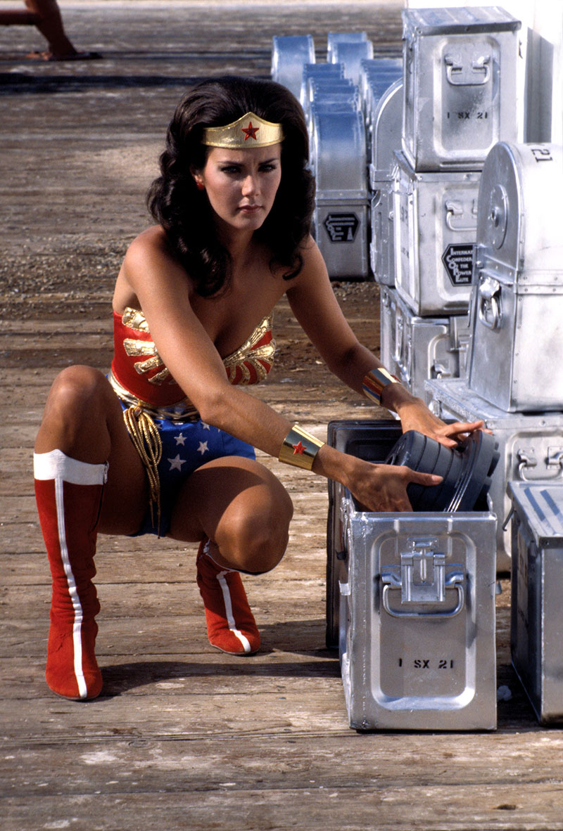 slutty wonder woman costume - jennifer aniston titts toni camille porn