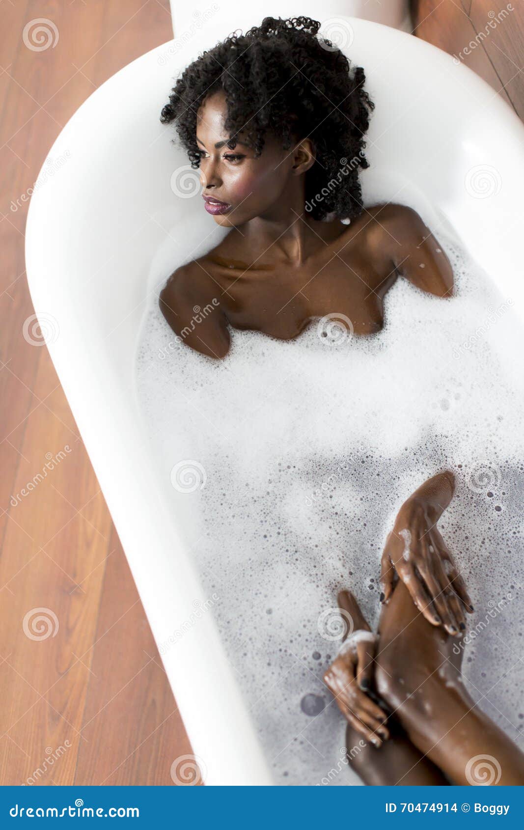 nude women in the bathtub - katja kassin pov ella knox glory hole