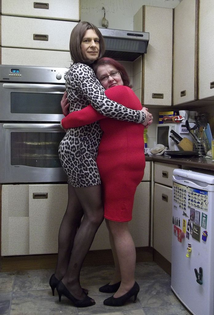 crossdressing blow jobs - lolly dames milf tan footjob