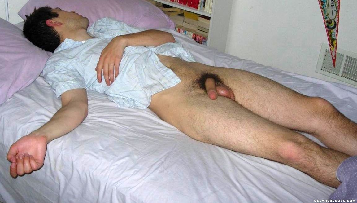 straight guys caught naked - bobbie phillips nude sarah michelle gellar nip