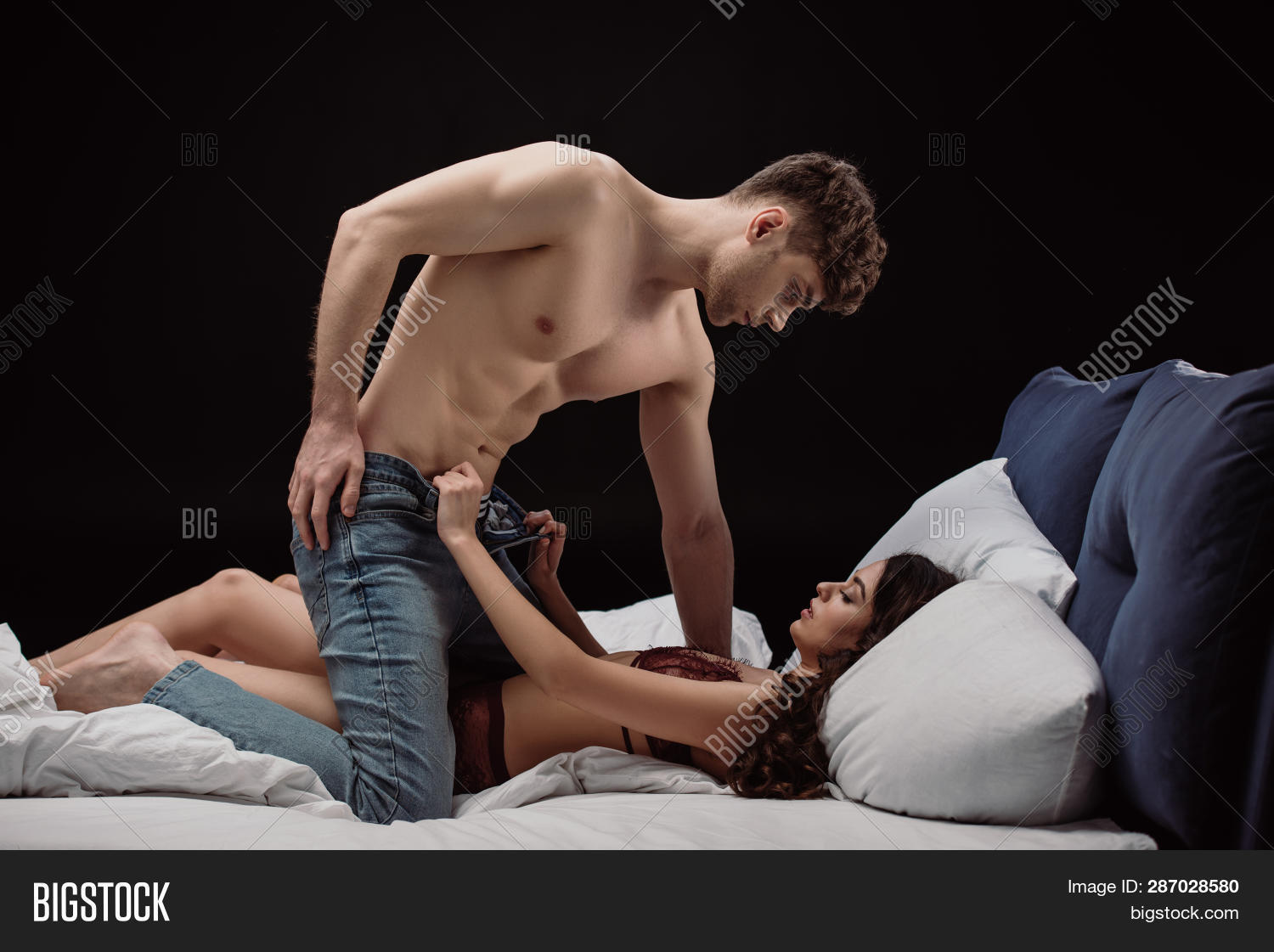 daniel franck recommends Sexy Women Undressing