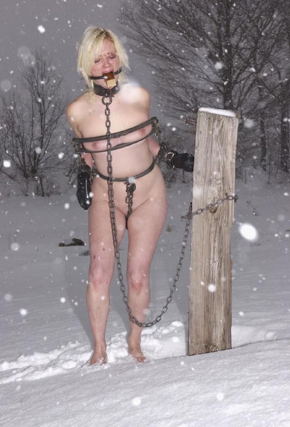 david knoble like nude woman in the snow photo ael white recommends nude woman in the snow pic