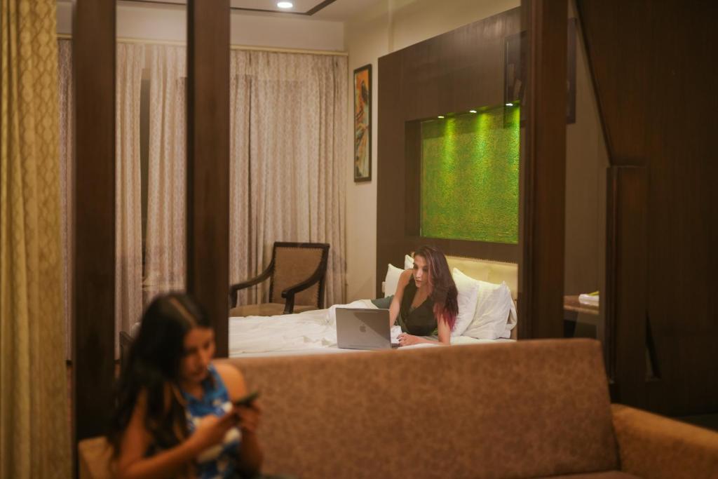 crystal drumheller like during hot my family a share bed with vacation stepsis photo ashlee seitz recommends fake agent uk com pic
