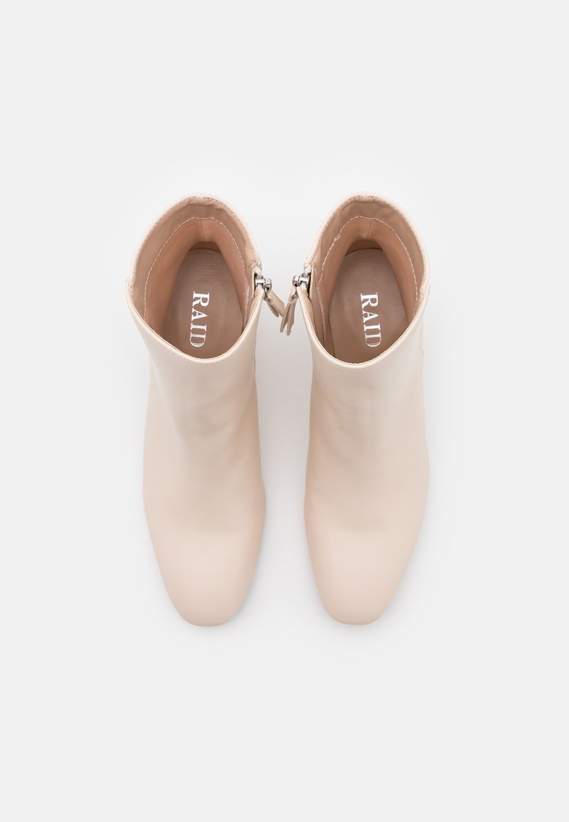 daniel herzberg recommends Klara Si Nude