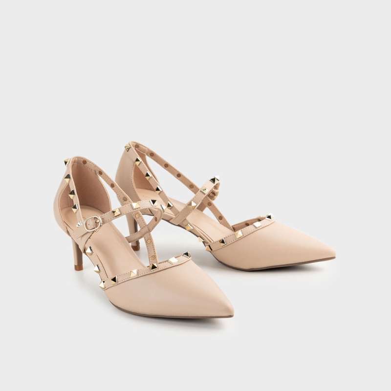 court smith recommends women in high heels nude pic