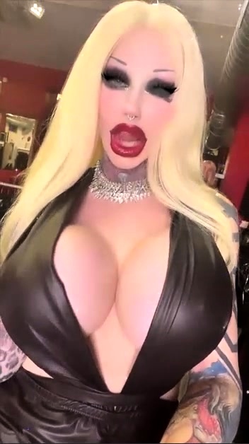 diana brighton like ink bimbodoll kitty photo betsy colucci recommends nude babes kissing pic