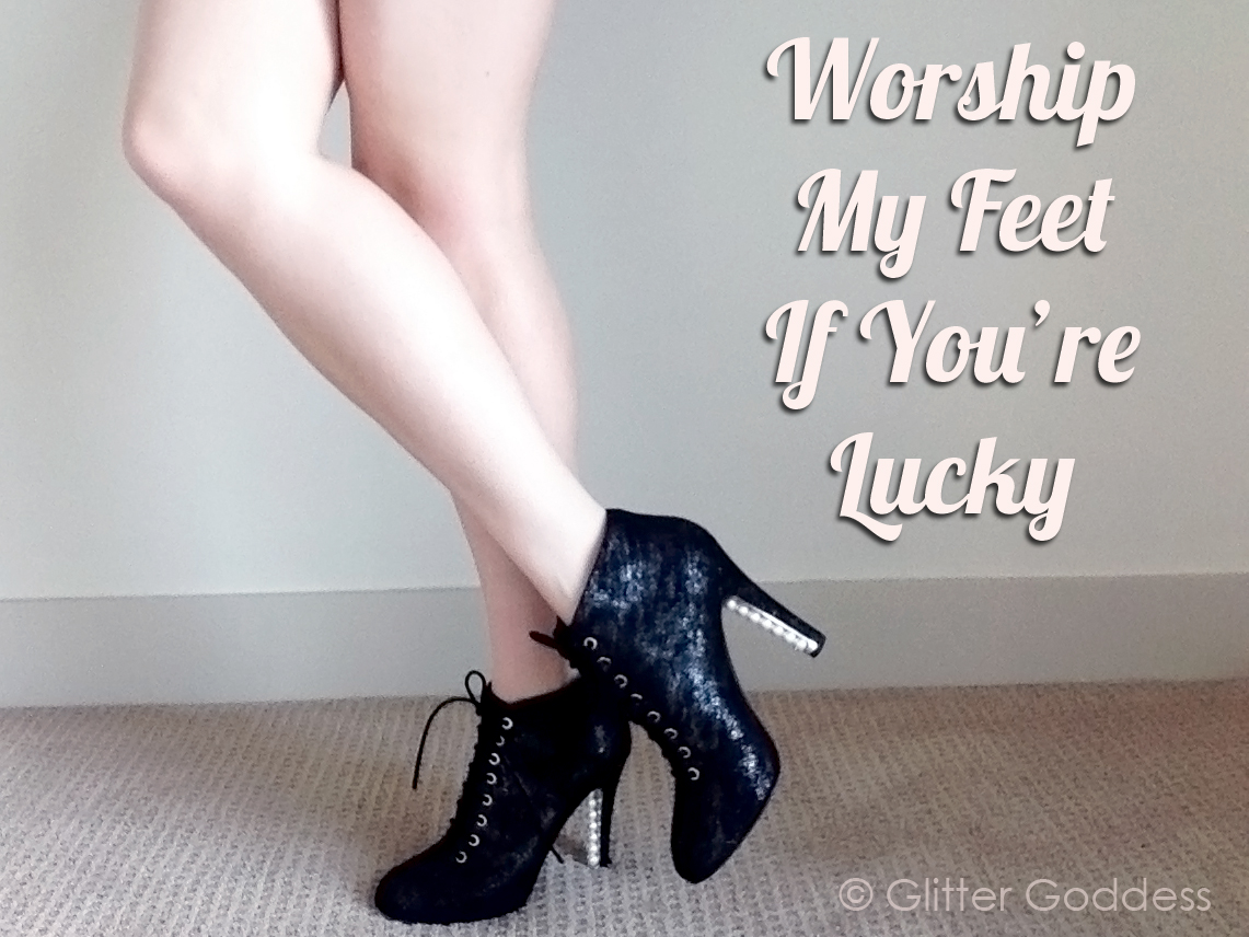 foot worship spit - flavia oliveira spread hot legs