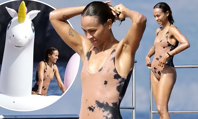 Zoe Saldana Naked Pictures couple justporno bobbie ludwig recommends Zoe Saldana Naked Pictures