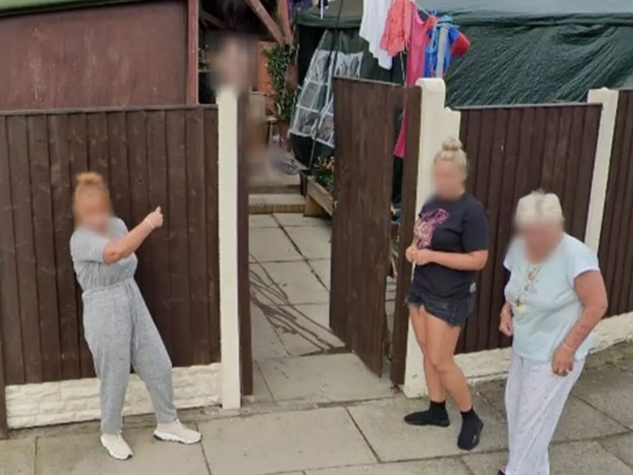 denise majors recommends Woman Flashing