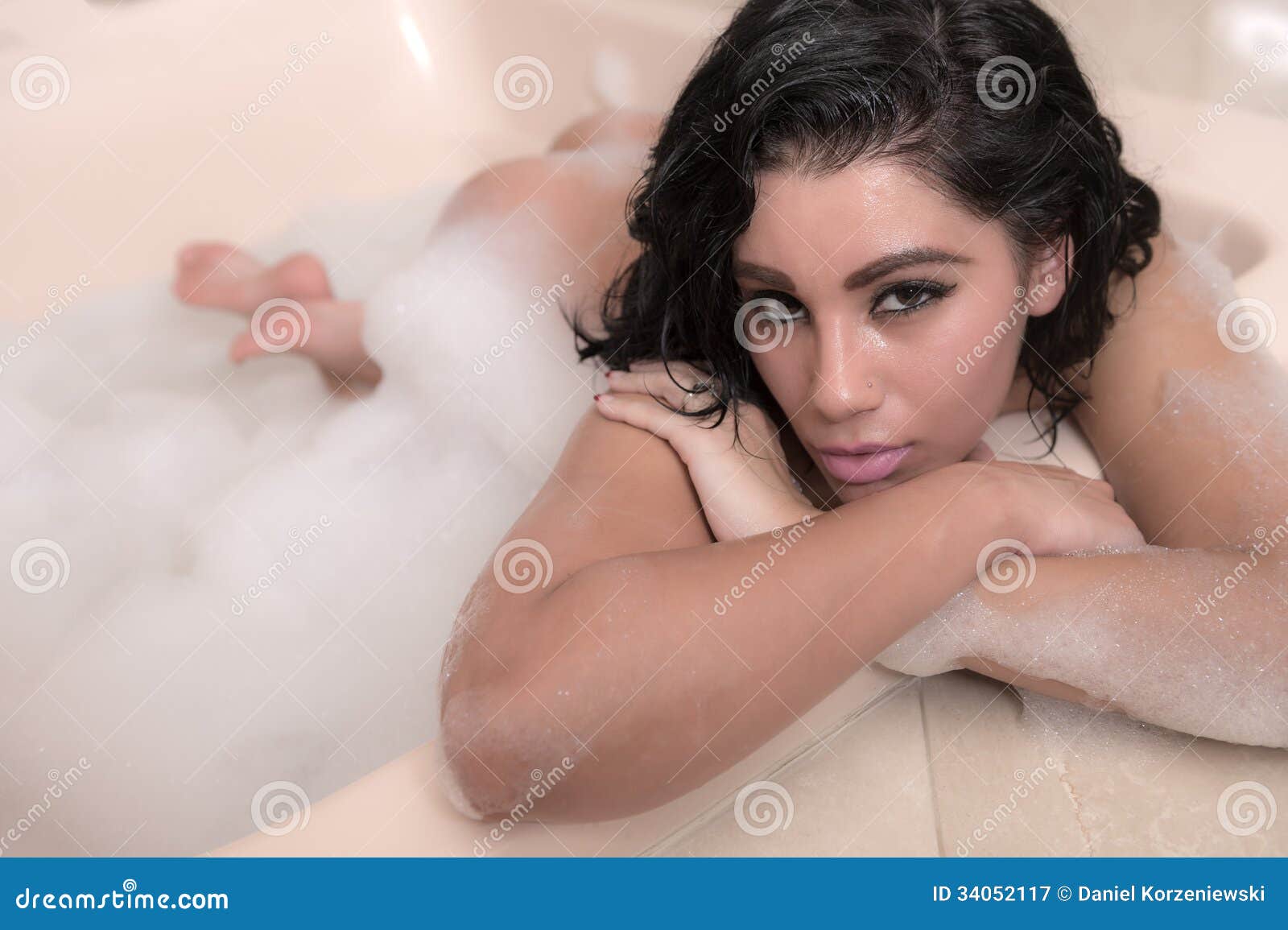 charlotte williams jackson like nude women in the bathtub photo daisy fay recommends nude women in the bathtub pic