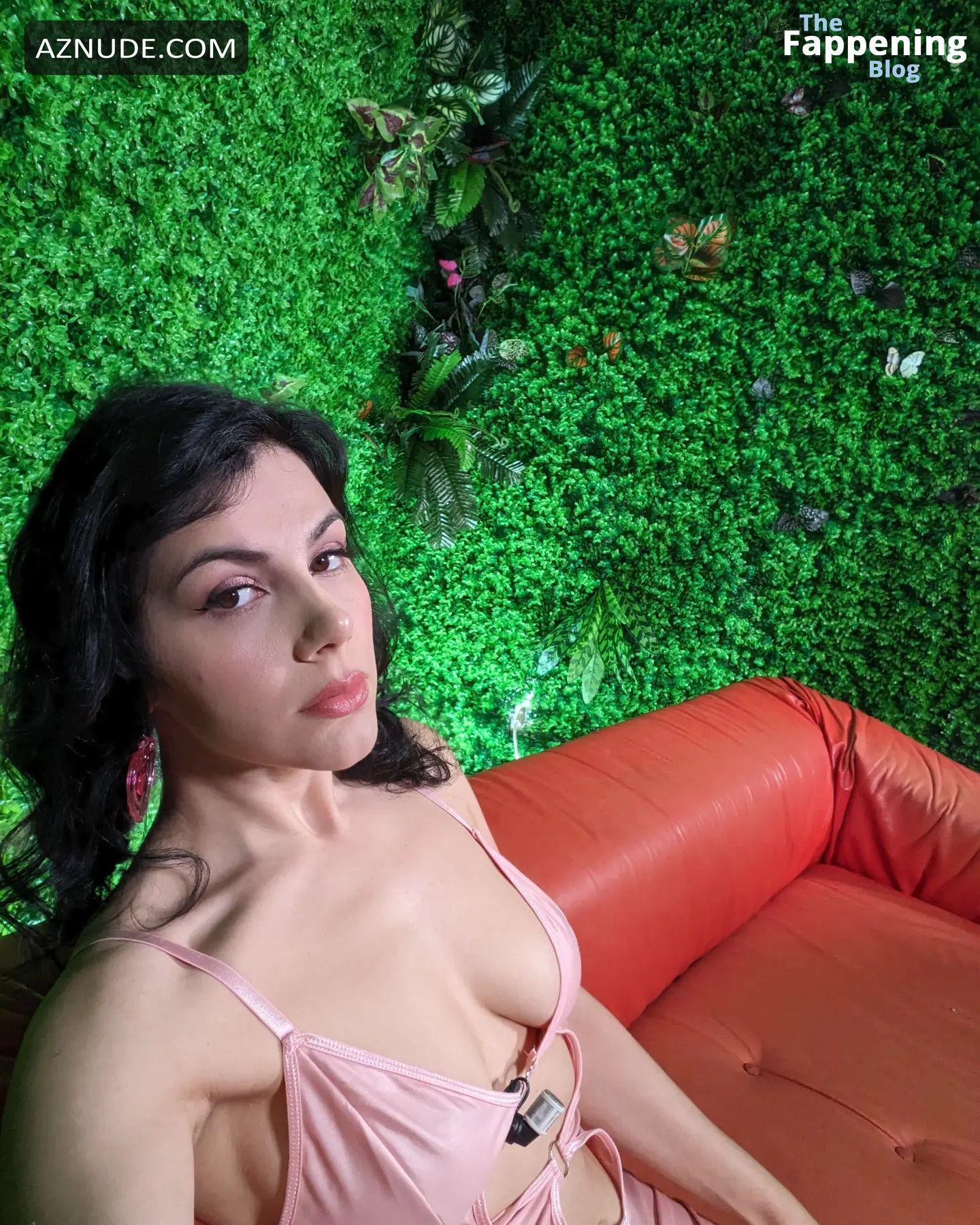 deena rowe like valentina nappi sexy photo alex helou recommends valentina nappi sexy pic