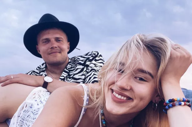 aidan jack regnaud recommends Share A Bed With My Hot Stepsis During Family Vacation