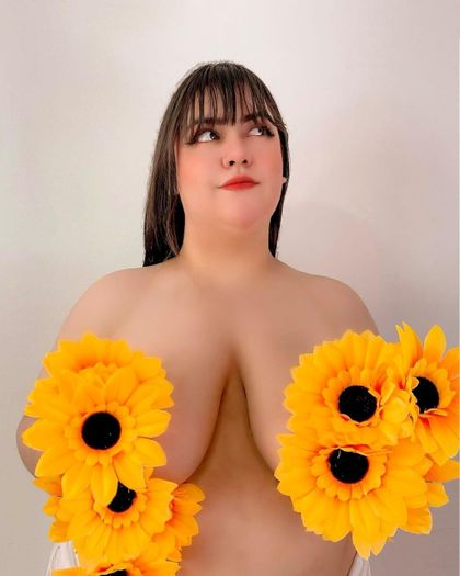 alfonso calvo recommends thevivonline onlyfans almond gold add thevivonline onlyfans photo