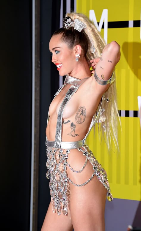 ayu christina febriantari recommends Miley Cyrus Sexy Pics