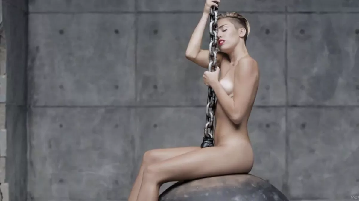 carl bakewell recommends miley cyrus naked nude pic