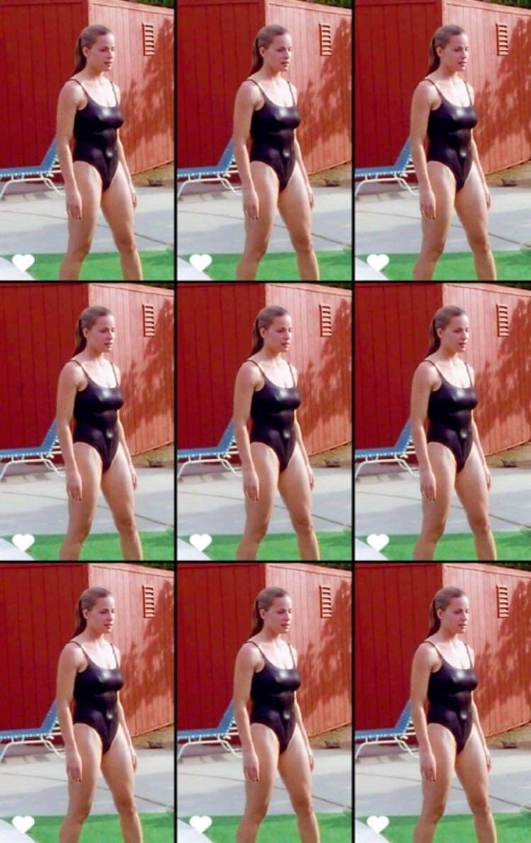 amanda jans like elisabeth shue in a bikini photo andrew battese recommends elisabeth shue in a bikini pic