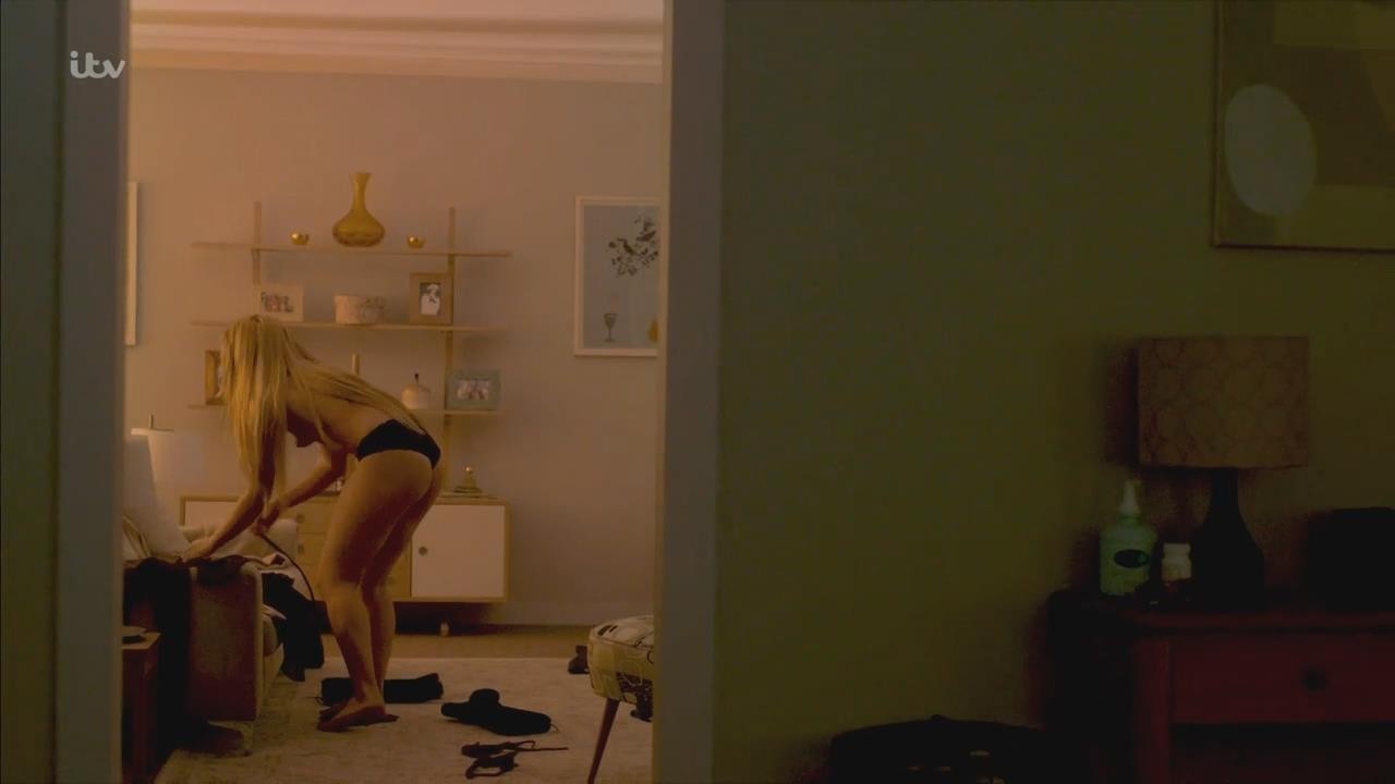 florence pugh lesbian scene - ts kitty valentino sexy hot mom nude