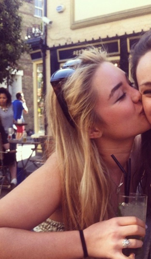 ailish mcdonnell recommends florence pugh lesbian scene david bryant add florence pugh lesbian scene photo
