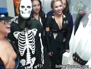 daphne tong recommends Ballbusting girlfriend