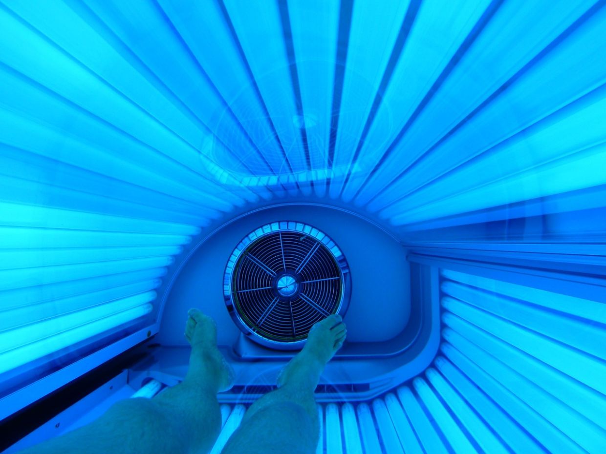 chris hawkeye recommends Hidden Cam In Tanning Bed