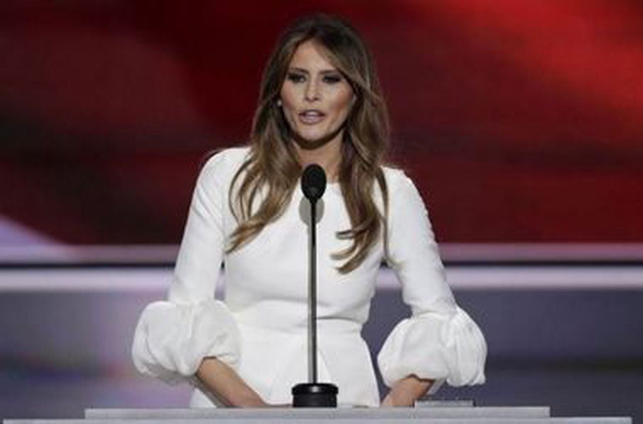 melania trumps titties - drake renfro mature pantyhose upskirt