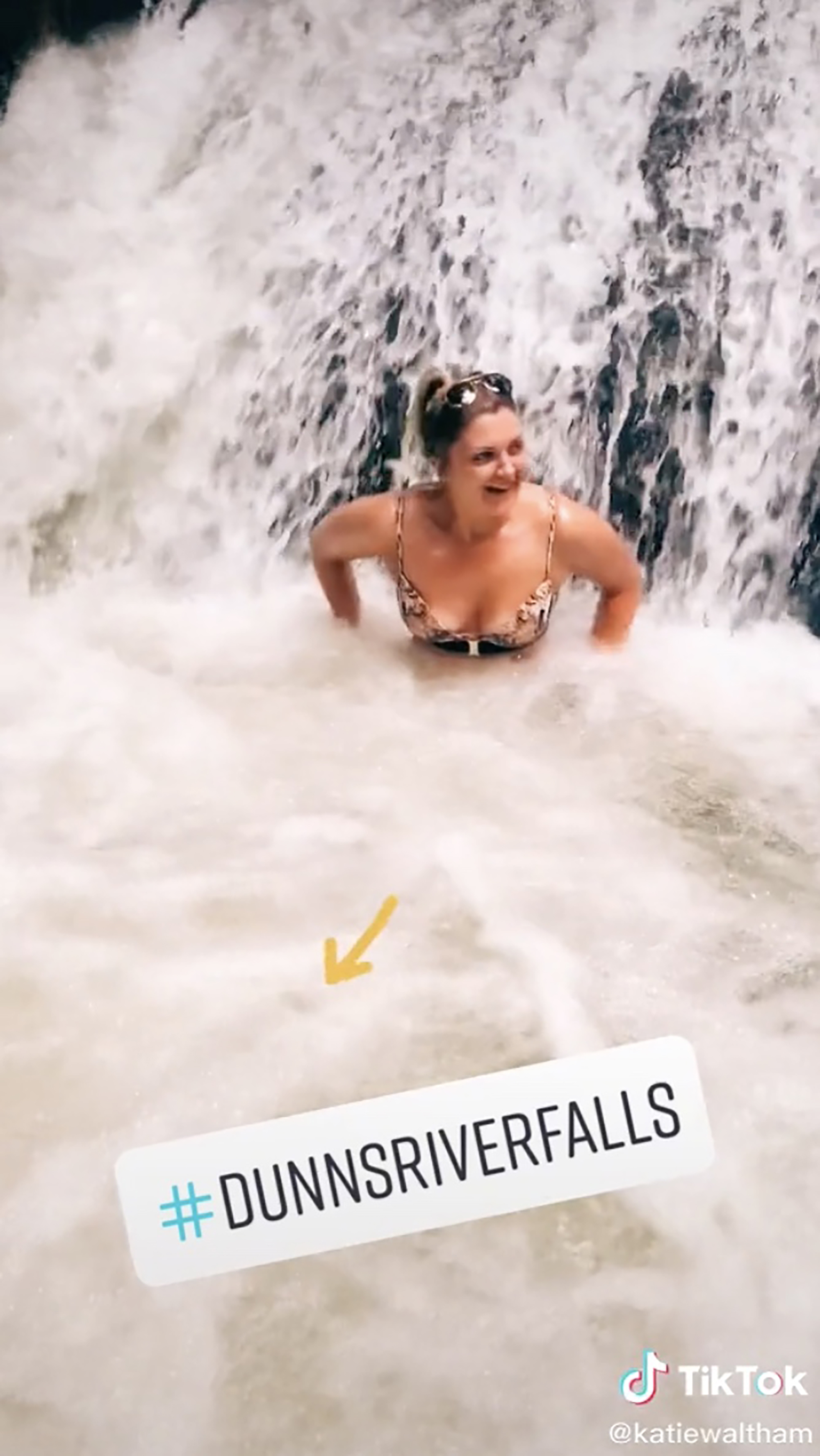 byron ling recommends Bikini Top Falls Off