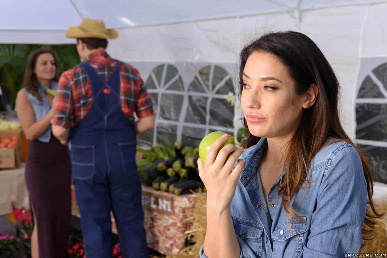cat powers like eva lovia farmers market photo bri burnett recommends eva lovia farmers market pic