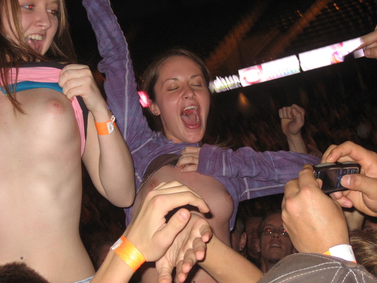 flashing tits at concert ives ass flashing tits at concert