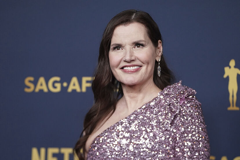 alexander j sauscer recommends Geena Davis In A Bikini
