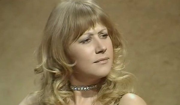 alexandra oana like helen mirren breasts photo dasprakash prem recommends helen mirren breasts pic