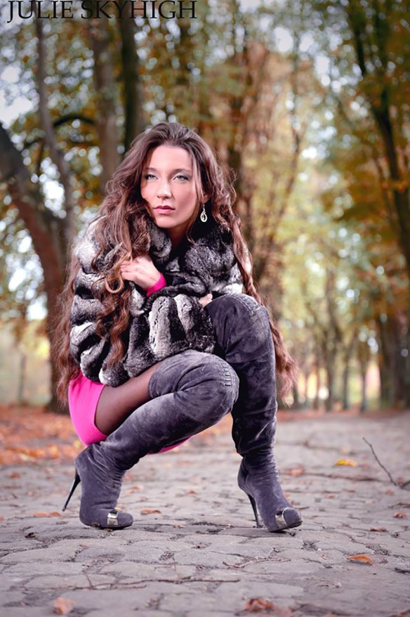 courtney duquette share veronia avluv