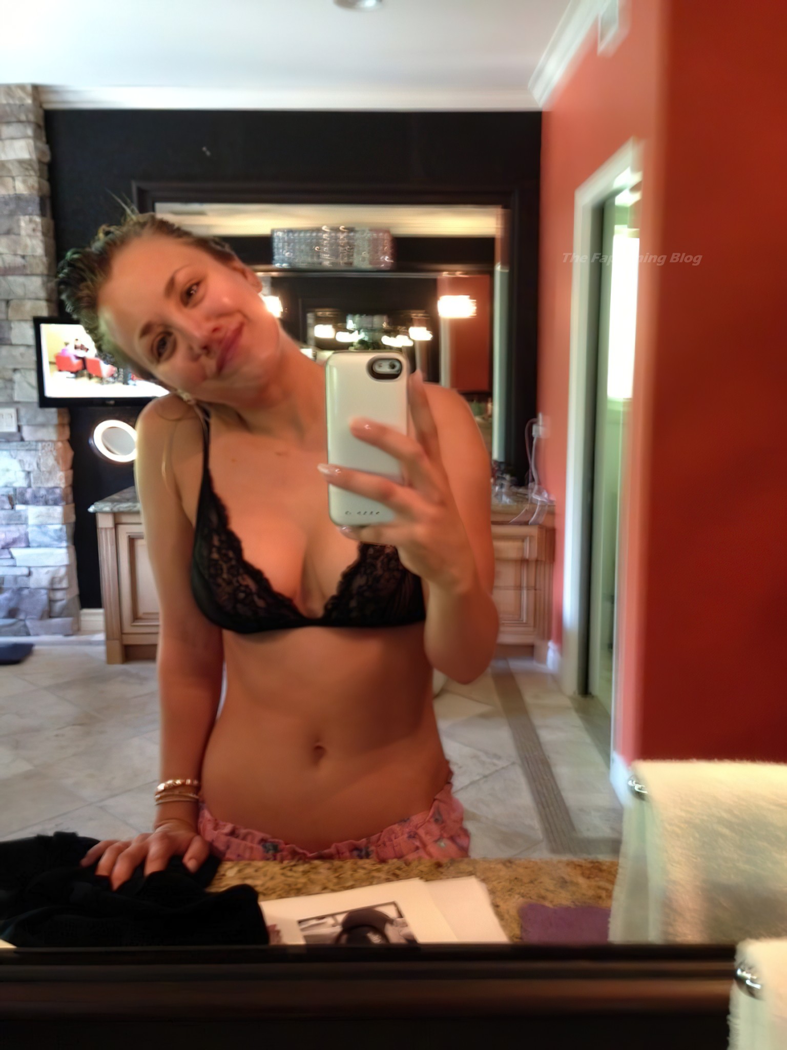 kaley cuoco nudes - henti robot eva notty office