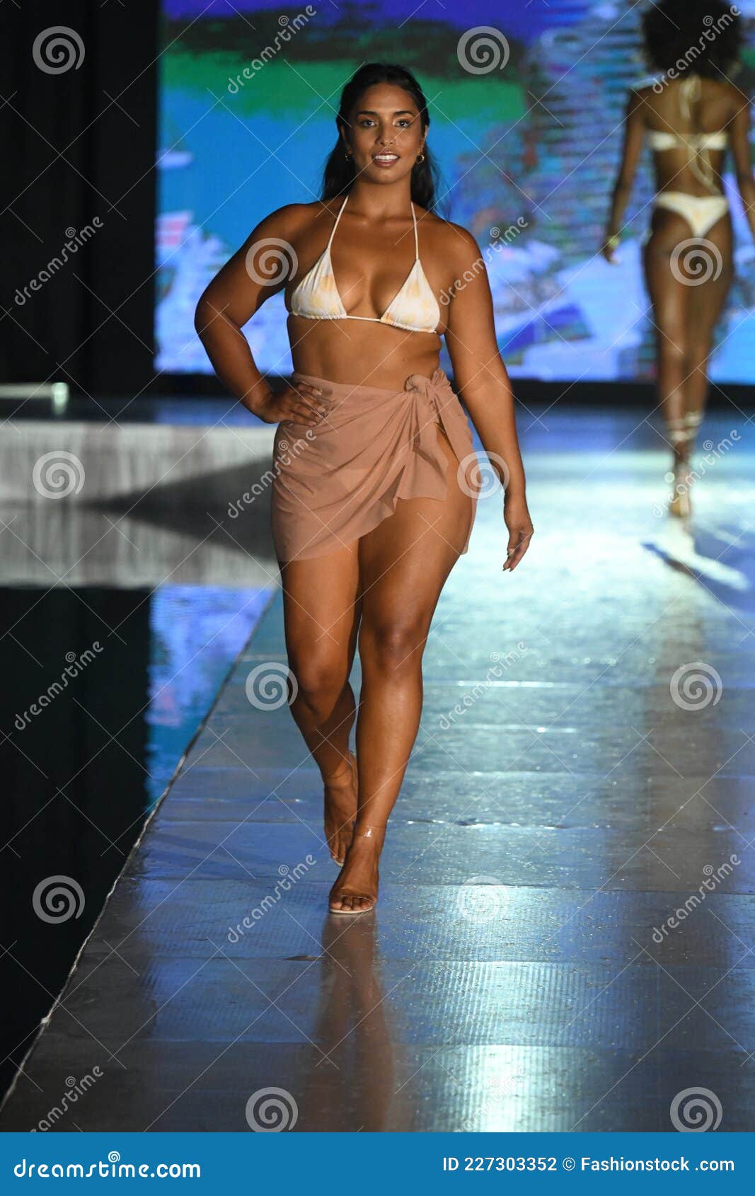 billy bridgewater recommends naked in fashion show pic