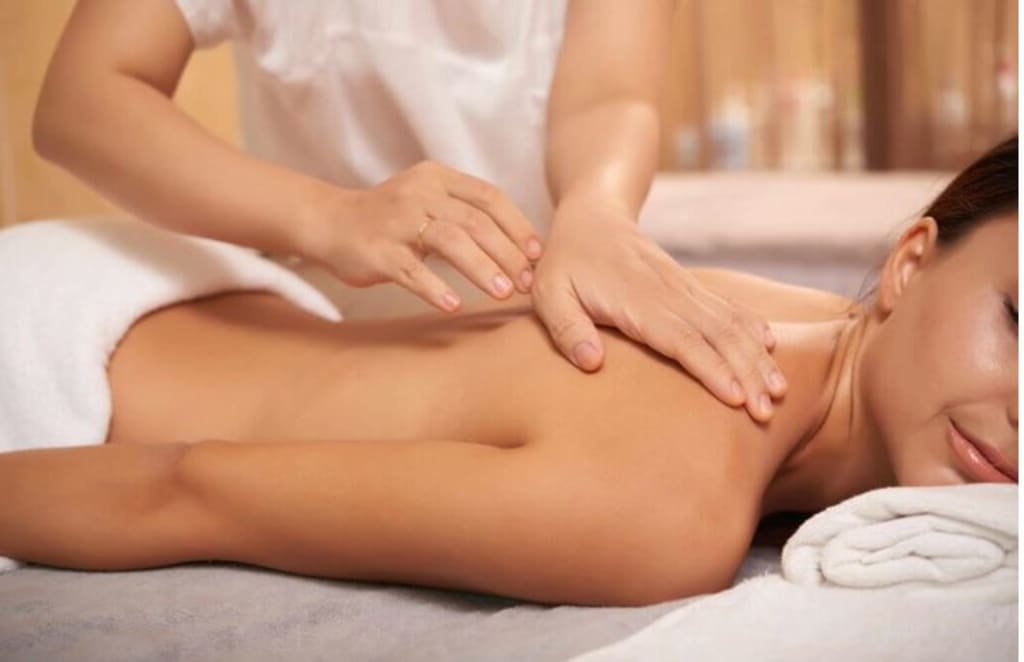 amy zimbelman recommends naked massage therapist pic