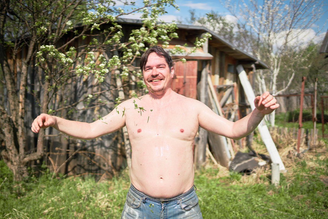 diane casini recommends naked neighbours wife pic