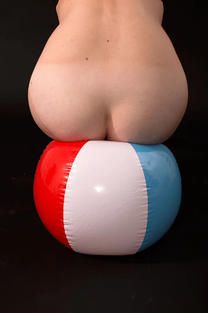 candice dorris recommends Naked Women Showing Their Butts