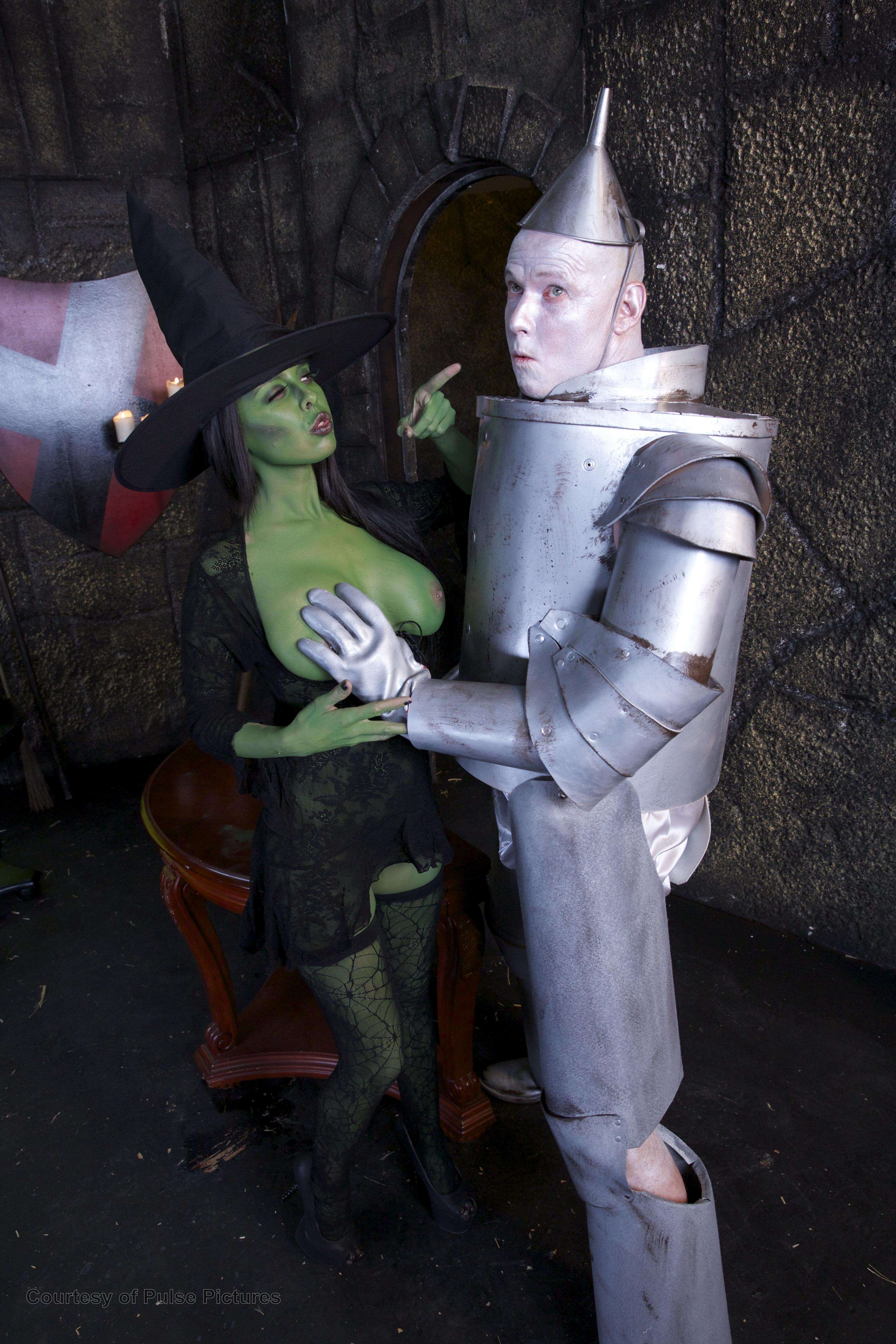 dani bailey recommends Not The Wizard Of Oz Porn