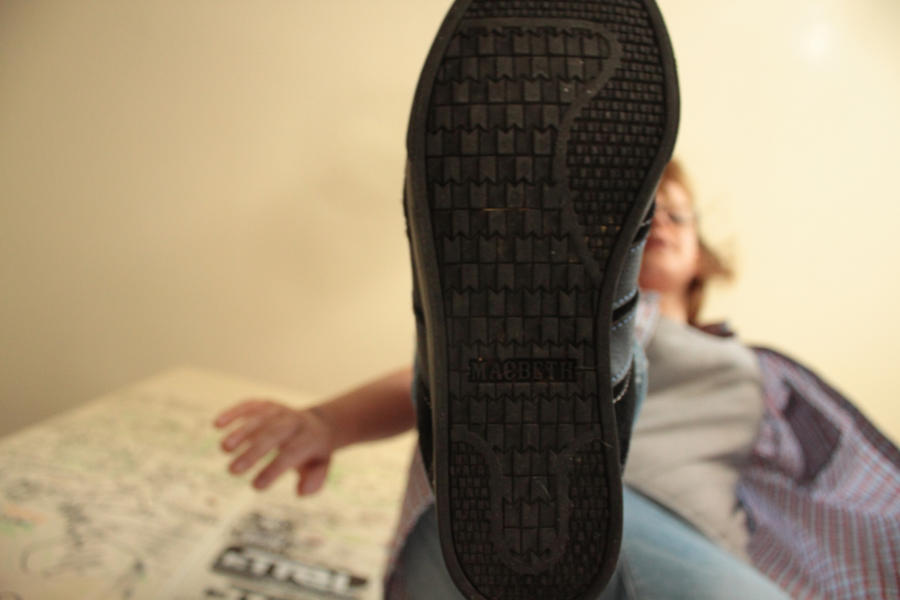 sneakers cock trample - www puffynipples com abigail breslin nude
