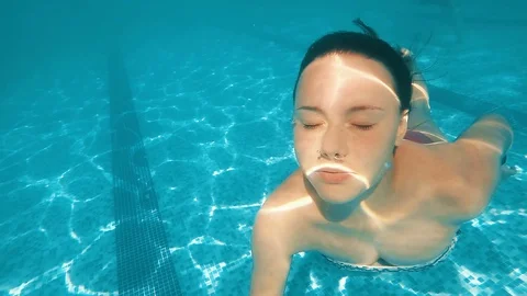 Best of aimee bosley's gallery huge boobs leaked carol anne moig add photo swimming pool downblouse